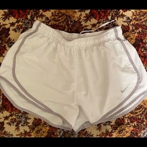 WHITE NIKE SHORTS